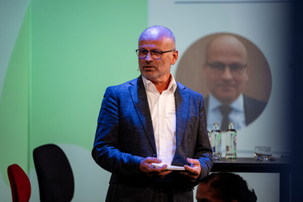 20251118_202203_RUBEN MAY_00320